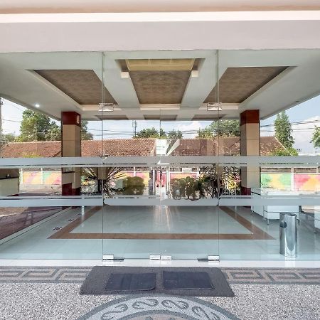 Oyo Flagship 3726 Tembok Batu Residence Tugu Exterior photo