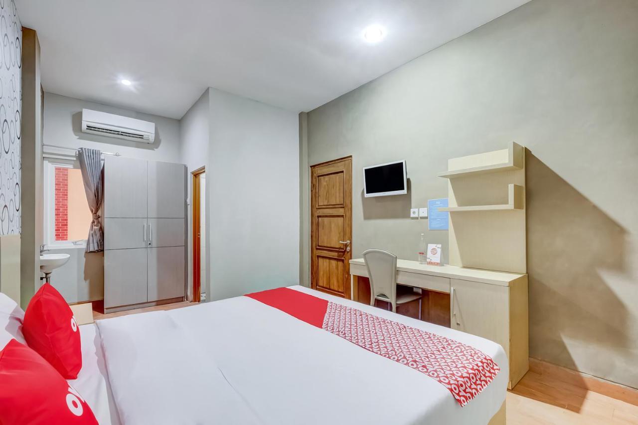 Oyo Flagship 3726 Tembok Batu Residence Tugu Exterior photo