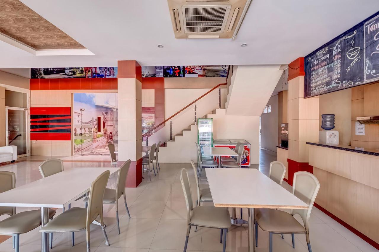 Oyo Flagship 3726 Tembok Batu Residence Tugu Exterior photo