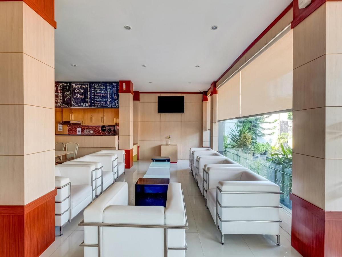 Oyo Flagship 3726 Tembok Batu Residence Tugu Exterior photo