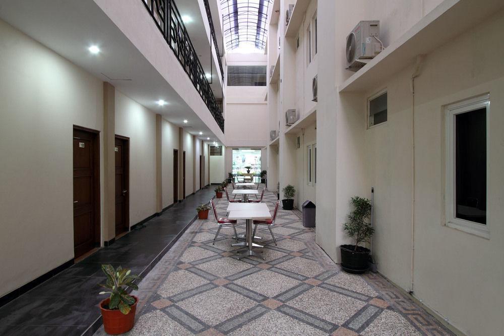 Oyo Flagship 3726 Tembok Batu Residence Tugu Exterior photo